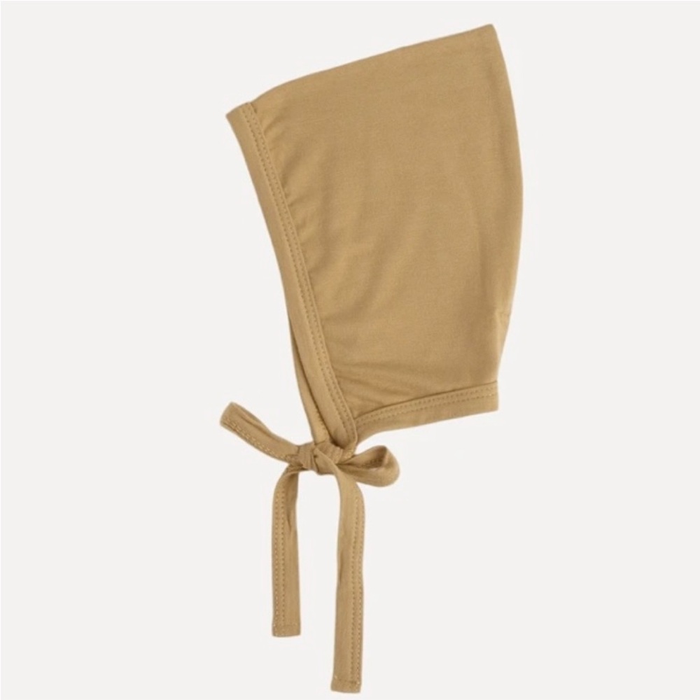 Kate Quinn elf hat